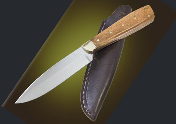 #6 - Skinner<br />
								BLADE: Stainless Steel 420 MOV. with Heat treatment and Rockwell Hardness Test, also Carbon Steel SAE 5160, aproximate length: 11.5 cm.
								CROSS: Brass Covers.
								RIVETS: Of brass with rear hub for leather loop.
								HANDLE: Wooden including: Itin, Quebracho Colorado, Retamo, Guayubira, Urunday and Guayacan woods.
								SHEATH: Handsewn leather.