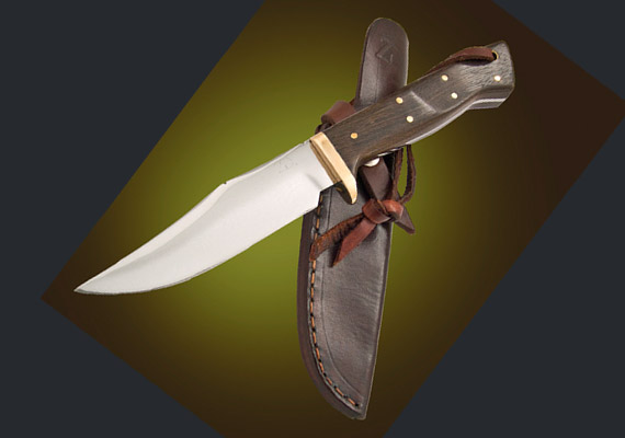 #9 - CUCHILLO DE ASADO
								HOJA: Acero Inoxidable 420 MOV. con tratamiento térmico y prueba de dureza Rockwell, también en acero al carbono SAE 5160, largo de hoja 12cm, largo total 24cm.
								CRUZ: Bronce
								REMACHES: En bronce con buje trasero para lazo de cuero.
								CABO: Maderas de Guayacan, Retamo, Itin, etc.
								VAINA: Cuero cosido a mano.